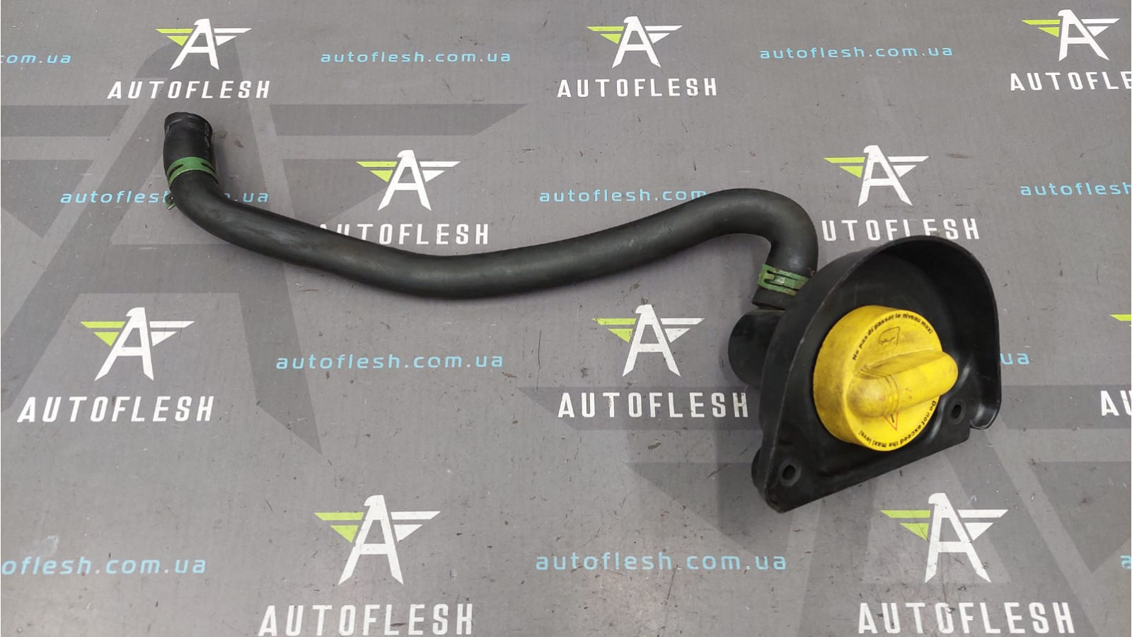 Маслозаливная горловина 8200795333, 8200795337 Fiat Nissan Opel Renault бу